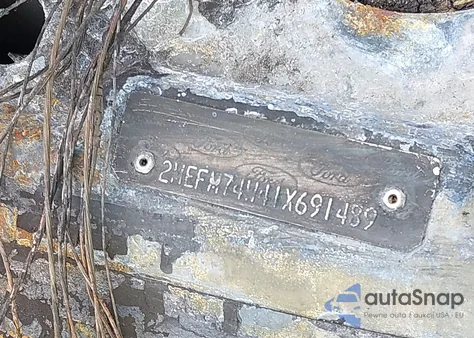 2001 Mercury Grand Marquis Gs z USA, uszkodzony, nr VIN 2MEFM74W41X691489